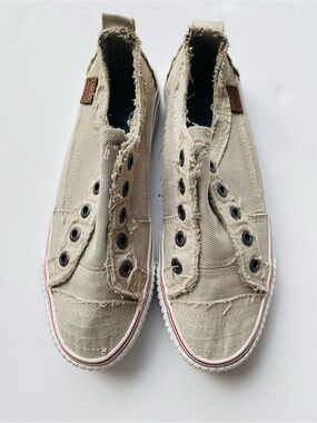 BLOWFISH MALIBU SLIP-ON SNEAKERS Distressed Canvas Beige Frayed Edges Casual 8